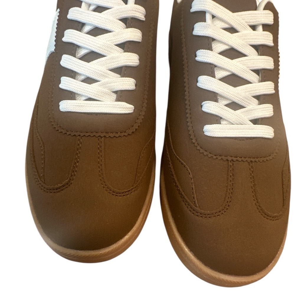 La Sheelah Modern Sneaker Size 10 Brown White Stripe Detail Lace Up Round Toe - Picture 5 of 11